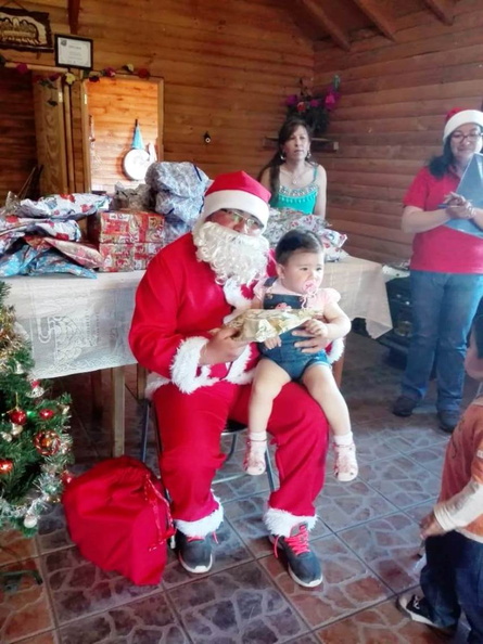 I. Municipalidad de Pinto continúa con la tradicional entrega de regalos a varios sectores de la comuna 16-12-2018 (261)