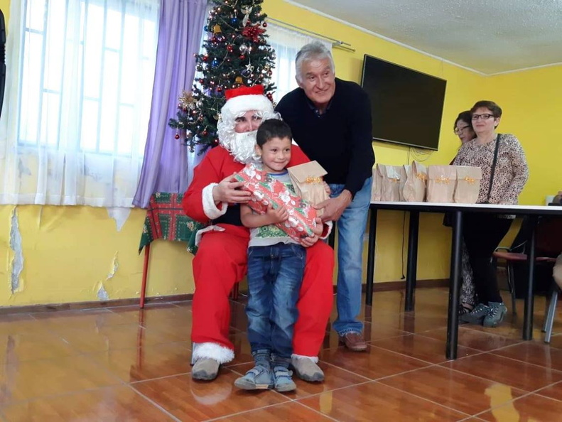 I. Municipalidad de Pinto continúa con la tradicional entrega de regalos a varios sectores de la comuna 16-12-2018 (262)