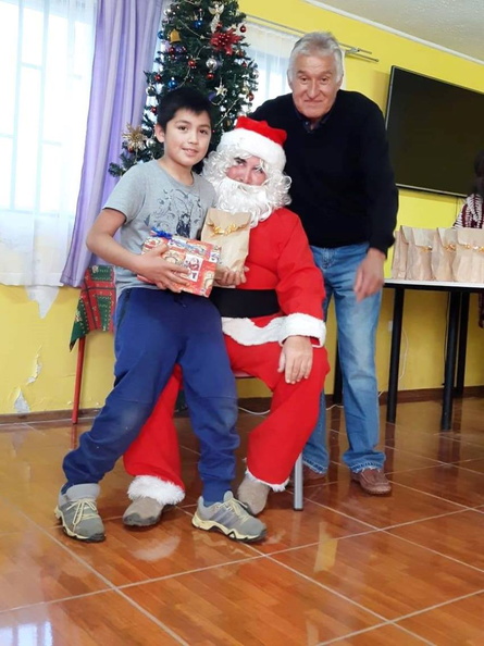I. Municipalidad de Pinto continúa con la tradicional entrega de regalos a varios sectores de la comuna 16-12-2018 (266)