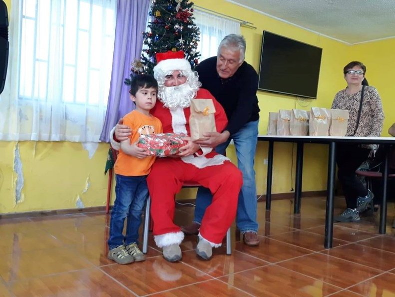 I. Municipalidad de Pinto continúa con la tradicional entrega de regalos a varios sectores de la comuna 16-12-2018 (267)