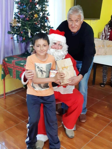 I. Municipalidad de Pinto continúa con la tradicional entrega de regalos a varios sectores de la comuna 16-12-2018 (273).jpg