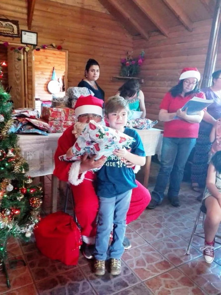 I. Municipalidad de Pinto continúa con la tradicional entrega de regalos a varios sectores de la comuna 16-12-2018 (278)