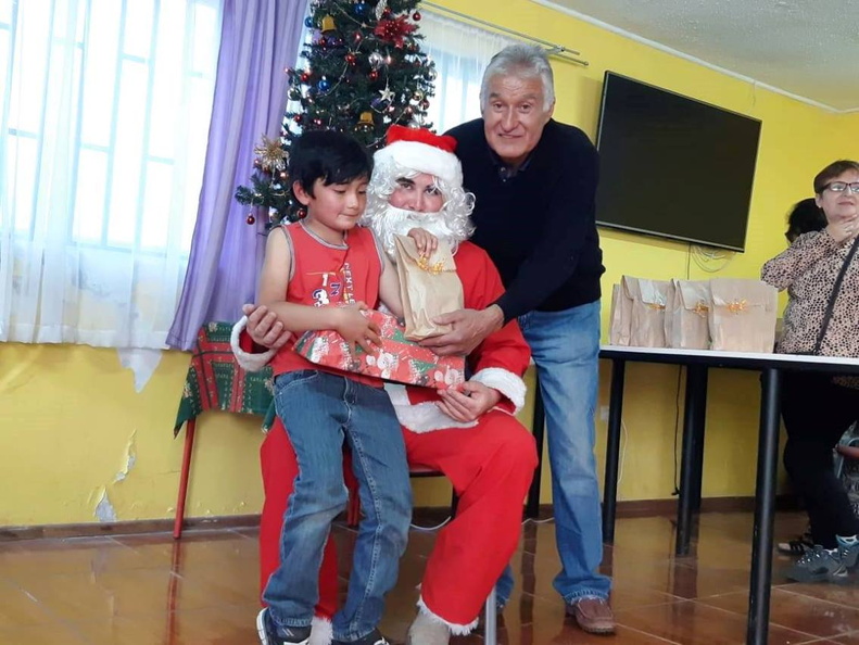 I. Municipalidad de Pinto continúa con la tradicional entrega de regalos a varios sectores de la comuna 16-12-2018 (292).jpg