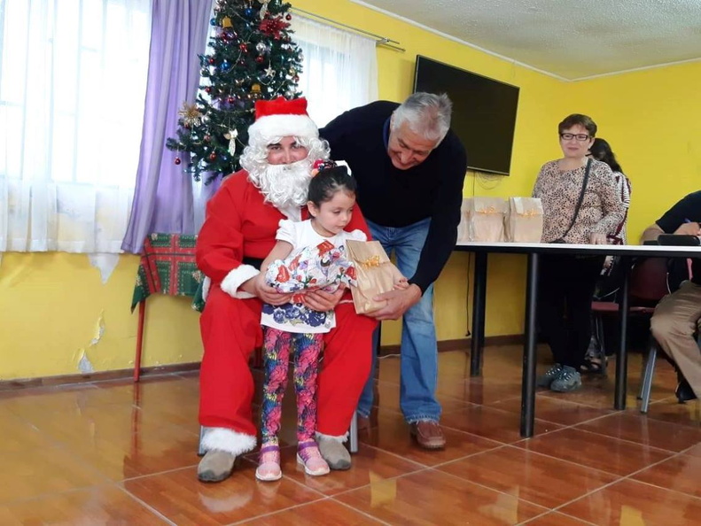 I. Municipalidad de Pinto continúa con la tradicional entrega de regalos a varios sectores de la comuna 16-12-2018 (295)