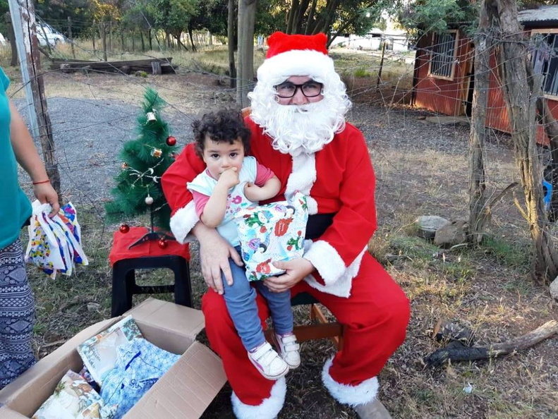 I. Municipalidad de Pinto entrega últimos regalos de navidad a varios sectores de la comuna 18-12-2018 (37).jpg