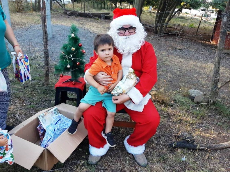 I. Municipalidad de Pinto entrega últimos regalos de navidad a varios sectores de la comuna 18-12-2018 (42).jpg