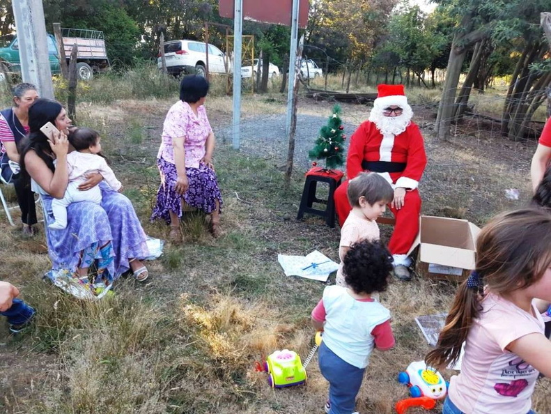 I. Municipalidad de Pinto entrega últimos regalos de navidad a varios sectores de la comuna 18-12-2018 (43).jpg