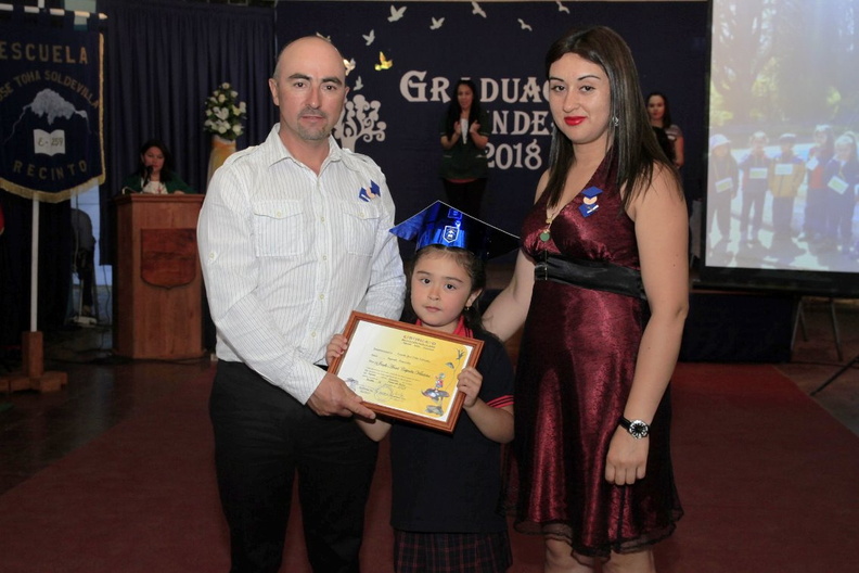 Graduación de alumnos de Kinder fue realizada en la Escuela José Toha Soldevilla 18-12-2018 (60).jpg