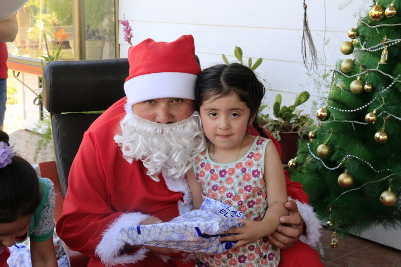 Entrega de Juguetes de Navidad fue realizada en los sectores de Pincura y El Rosal sector 1 19-12-2018 (24).jpg