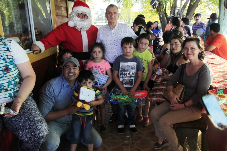 Entrega de Juguetes de Navidad fue realizada en los sectores de Pincura y El Rosal sector 1 19-12-2018 (28)
