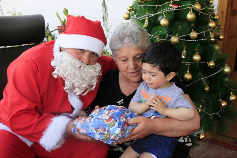 Entrega de Juguetes de Navidad fue realizada en los sectores de Pincura y El Rosal sector 1 19-12-2018 (38).jpg