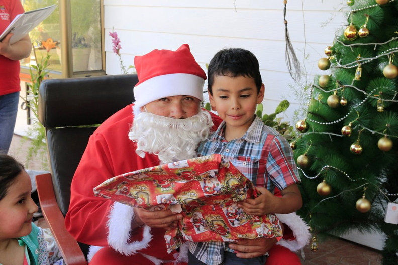Entrega de Juguetes de Navidad fue realizada en los sectores de Pincura y El Rosal sector 1 19-12-2018 (42).jpg