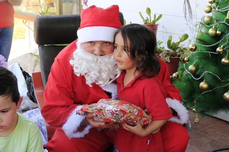 Entrega de Juguetes de Navidad fue realizada en los sectores de Pincura y El Rosal sector 1 19-12-2018 (49).jpg