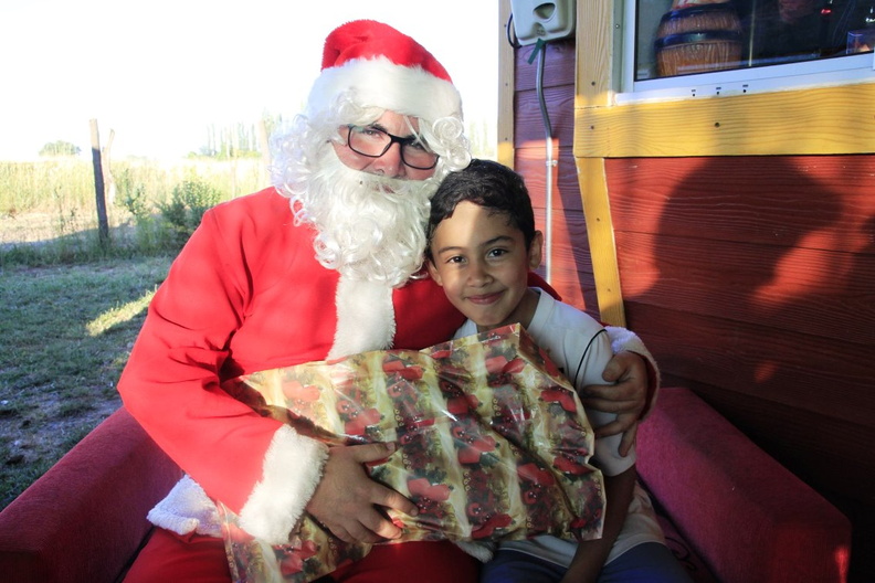 Entrega de Juguetes de Navidad fue realizada en los sectores de Pincura y El Rosal sector 1 19-12-2018 (50).jpg