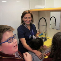 Inauguración de clínica dental móvil fue realizada en la Escuela Puerta de la Cordillera