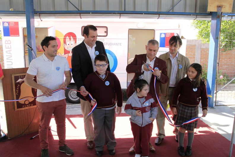 Inauguración de clínica dental móvil fue realizada en la Escuela Puerta de la Cordillera 20-12-2018 (23)