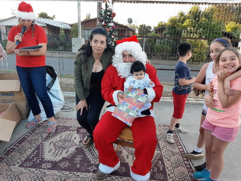 Entrega de Juguetes de Navidad fue realizada en la Villa Padre Hurtado y en la Villa Manuel Rodríguez 21-12-2018 (6)