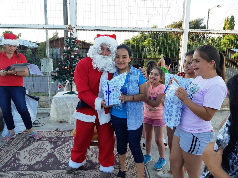 Entrega de Juguetes de Navidad fue realizada en la Villa Padre Hurtado y en la Villa Manuel Rodríguez 21-12-2018 (7).jpg