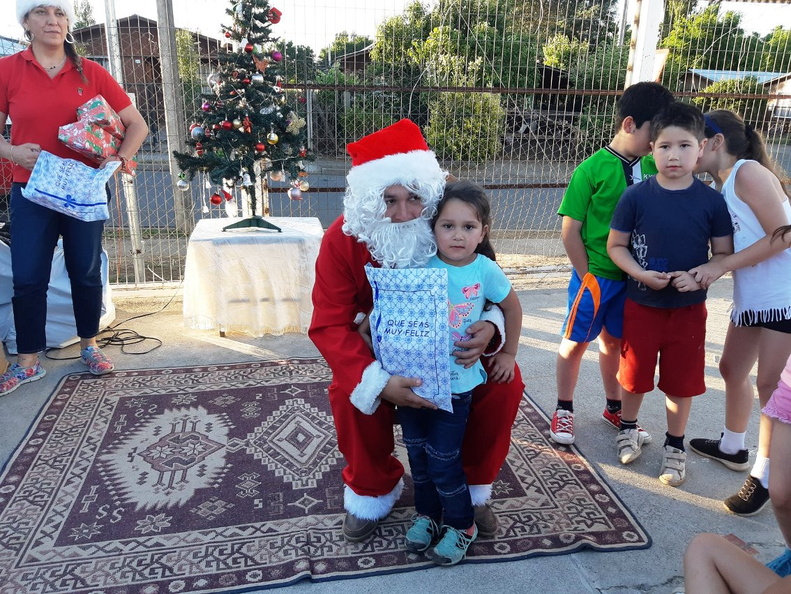 Entrega de Juguetes de Navidad fue realizada en la Villa Padre Hurtado y en la Villa Manuel Rodríguez 21-12-2018 (16).jpg