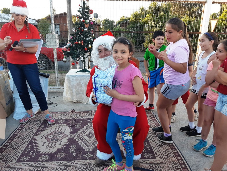 Entrega de Juguetes de Navidad fue realizada en la Villa Padre Hurtado y en la Villa Manuel Rodríguez 21-12-2018 (19).jpg