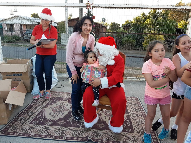 Entrega de Juguetes de Navidad fue realizada en la Villa Padre Hurtado y en la Villa Manuel Rodríguez 21-12-2018 (34)
