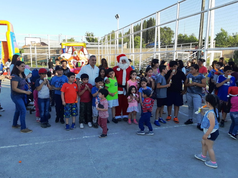 Entrega de Juguetes de Navidad fue realizada en la Villa Padre Hurtado y en la Villa Manuel Rodríguez 21-12-2018 (37)