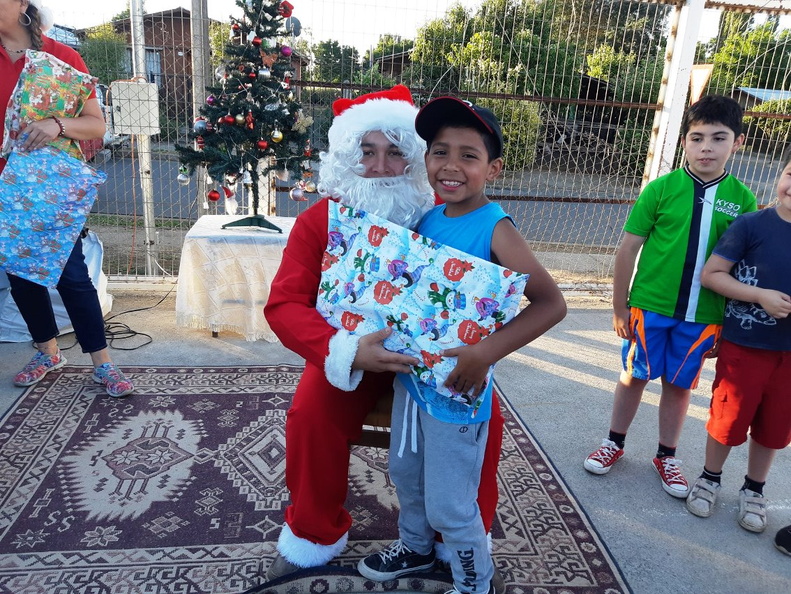 Entrega de Juguetes de Navidad fue realizada en la Villa Padre Hurtado y en la Villa Manuel Rodríguez 21-12-2018 (74).jpg