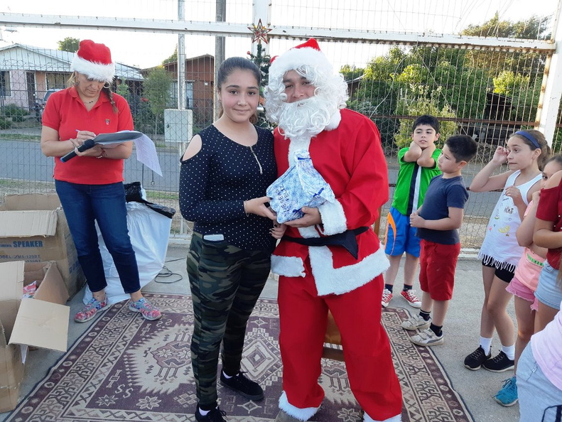 Entrega de Juguetes de Navidad fue realizada en la Villa Padre Hurtado y en la Villa Manuel Rodríguez 21-12-2018 (129).jpg
