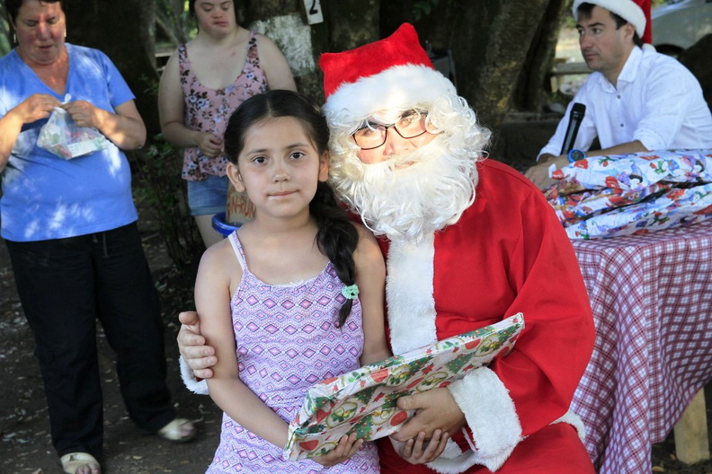 Entrega de regalos de navidad fue realizada en El Rosal y Las Trancas 22-12-2018 (8)