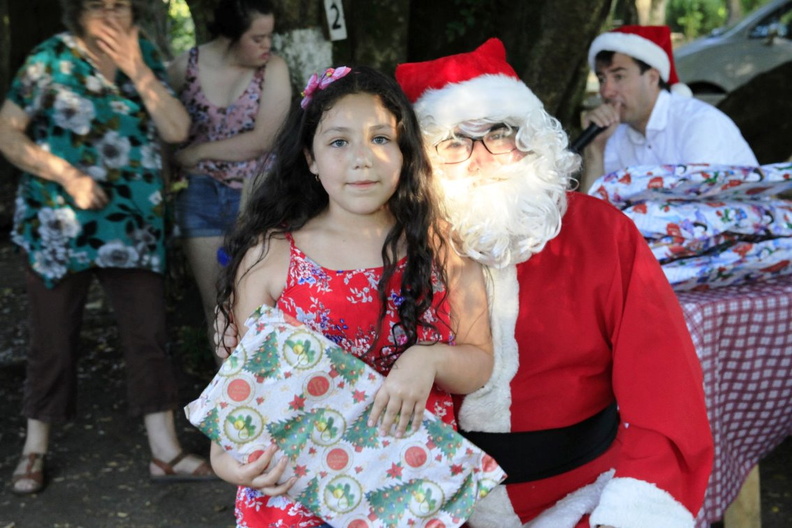 Entrega de regalos de navidad fue realizada en El Rosal y Las Trancas 22-12-2018 (13).jpg