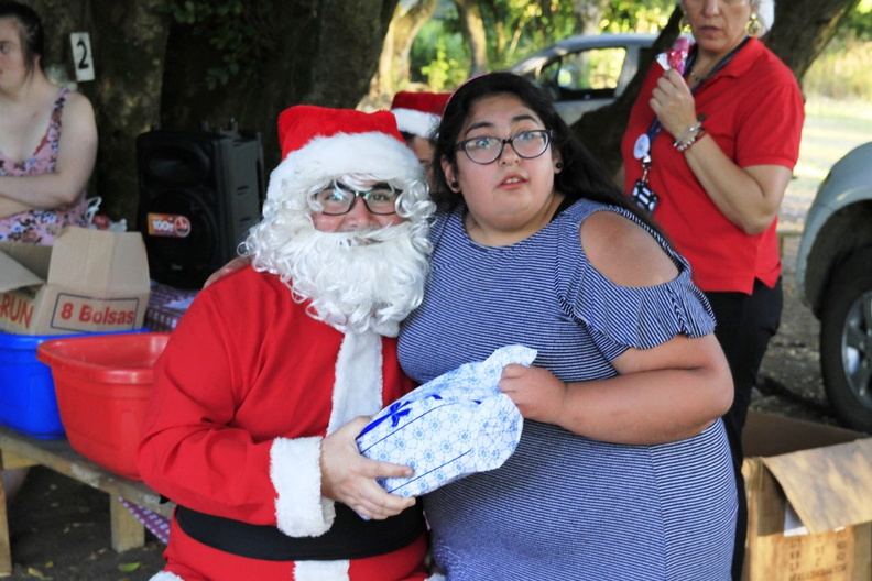 Entrega de regalos de navidad fue realizada en El Rosal y Las Trancas 22-12-2018 (17)