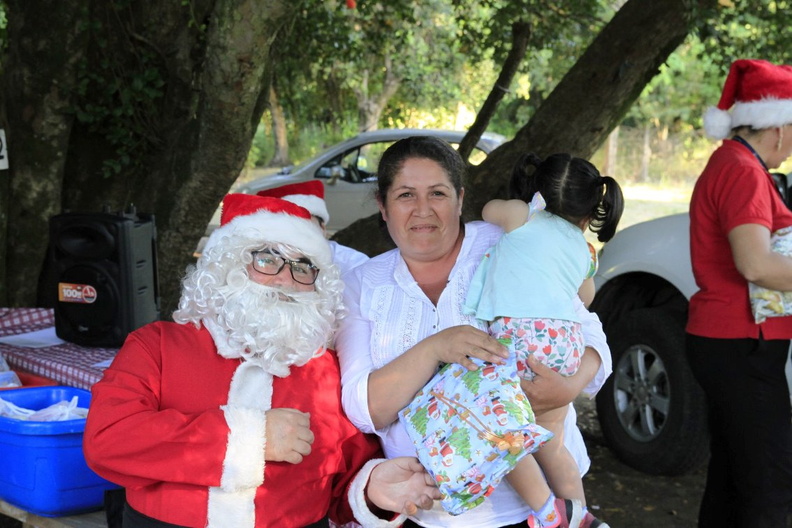 Entrega de regalos de navidad fue realizada en El Rosal y Las Trancas 22-12-2018 (26).jpg