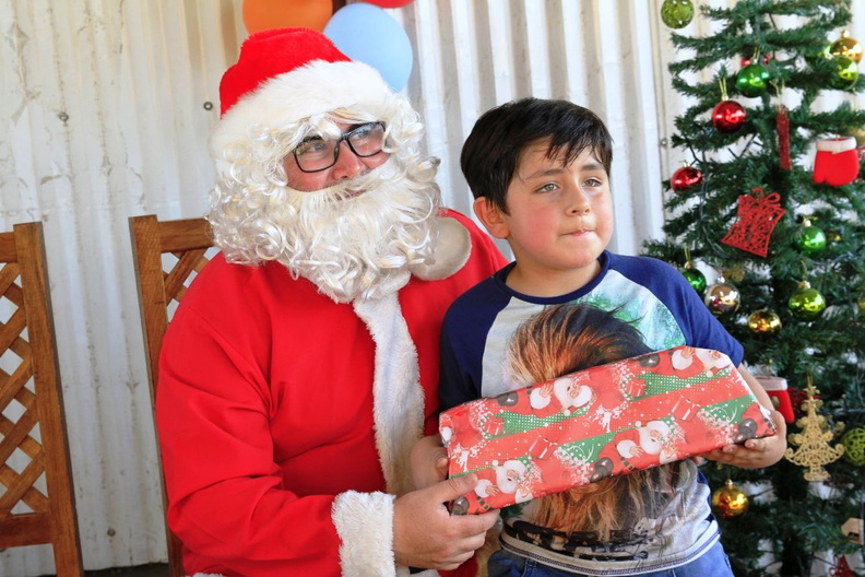 Entrega de regalos de navidad fue realizada en El Rosal y Las Trancas 22-12-2018 (31).jpg