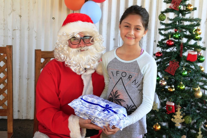 Entrega de regalos de navidad fue realizada en El Rosal y Las Trancas 22-12-2018 (33).jpg