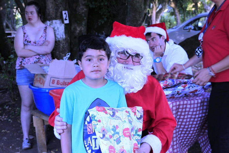 Entrega de regalos de navidad fue realizada en El Rosal y Las Trancas 22-12-2018 (43)