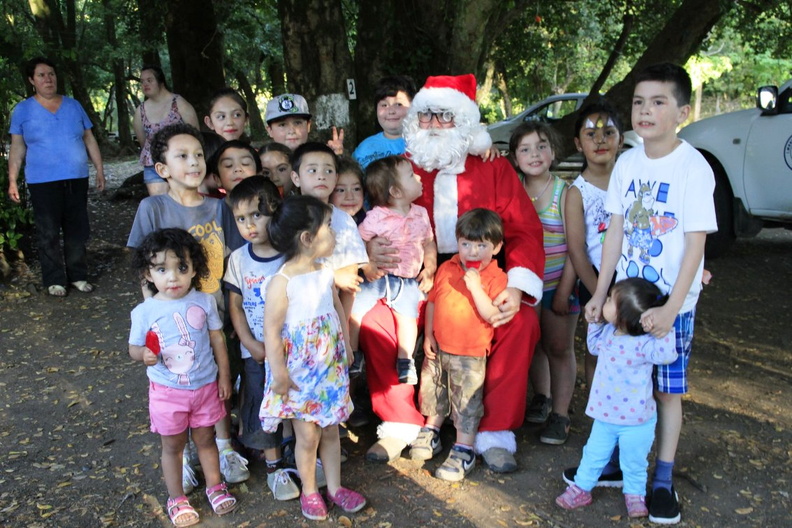 Entrega de regalos de navidad fue realizada en El Rosal y Las Trancas 22-12-2018 (46)