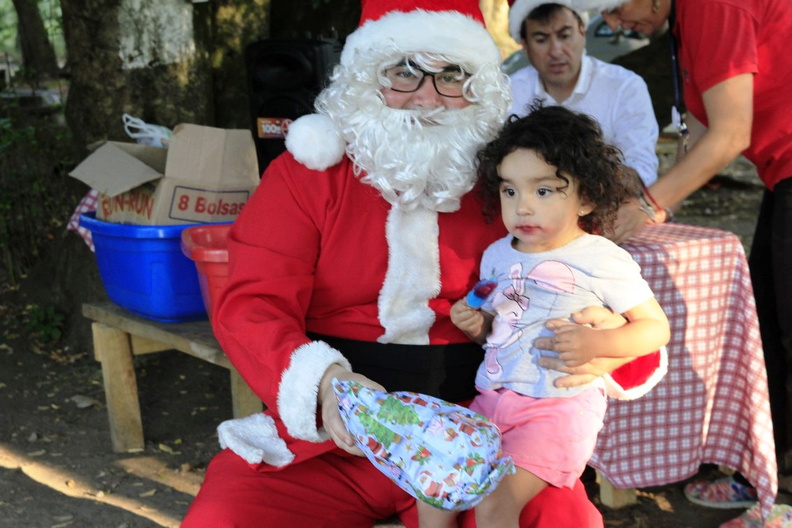 Entrega de regalos de navidad fue realizada en El Rosal y Las Trancas 22-12-2018 (53)