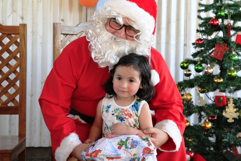 Entrega de regalos de navidad fue realizada en El Rosal y Las Trancas 22-12-2018 (57)
