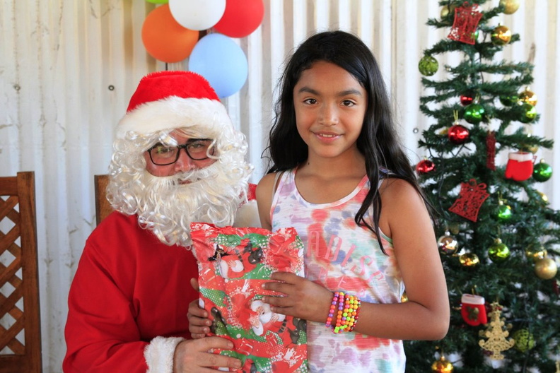 Entrega de regalos de navidad fue realizada en El Rosal y Las Trancas 22-12-2018 (62)