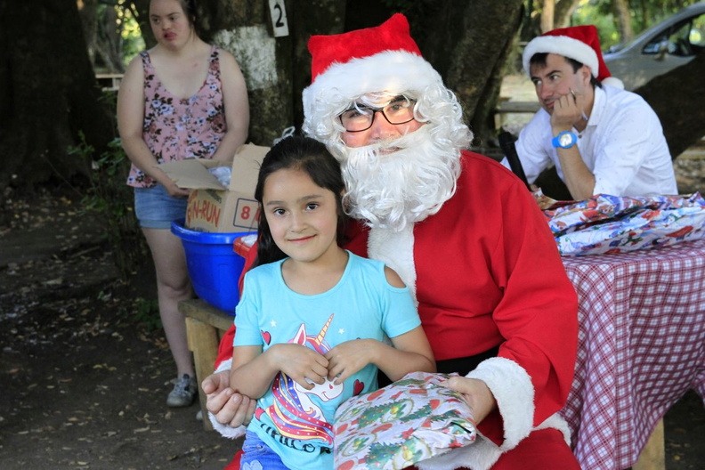 Entrega de regalos de navidad fue realizada en El Rosal y Las Trancas 22-12-2018 (67).jpg