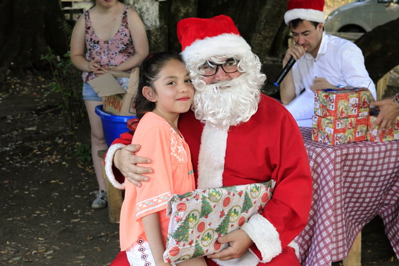 Entrega de regalos de navidad fue realizada en El Rosal y Las Trancas 22-12-2018 (68).jpg