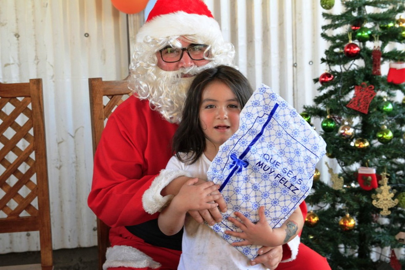 Entrega de regalos de navidad fue realizada en El Rosal y Las Trancas 22-12-2018 (70).jpg