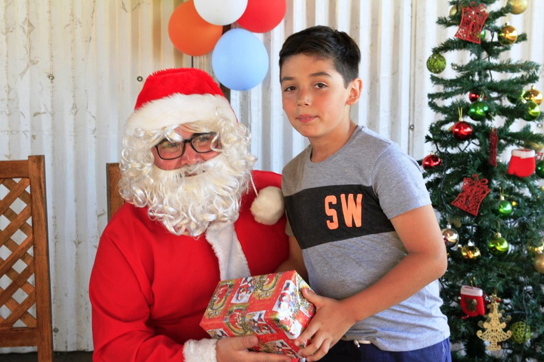 Entrega de regalos de navidad fue realizada en El Rosal y Las Trancas 22-12-2018 (73).jpg