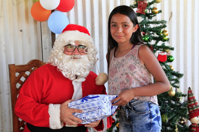 Entrega de regalos de navidad fue realizada en El Rosal y Las Trancas 22-12-2018 (74)