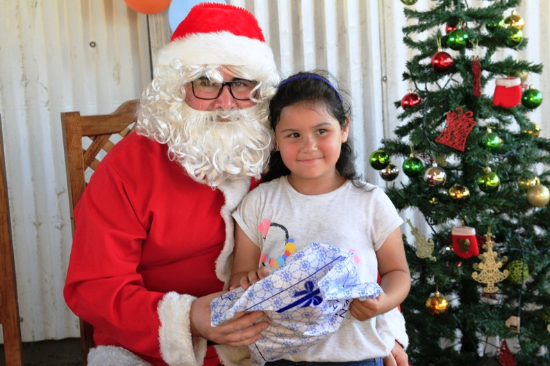 Entrega de regalos de navidad fue realizada en El Rosal y Las Trancas 22-12-2018 (75)