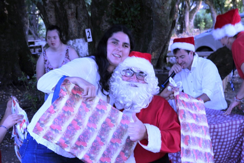 Entrega de regalos de navidad fue realizada en El Rosal y Las Trancas 22-12-2018 (76).jpg