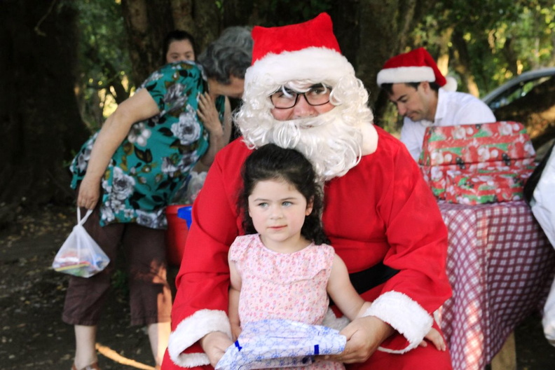 Entrega de regalos de navidad fue realizada en El Rosal y Las Trancas 22-12-2018 (79)