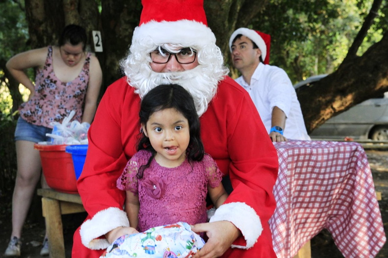 Entrega de regalos de navidad fue realizada en El Rosal y Las Trancas 22-12-2018 (87)