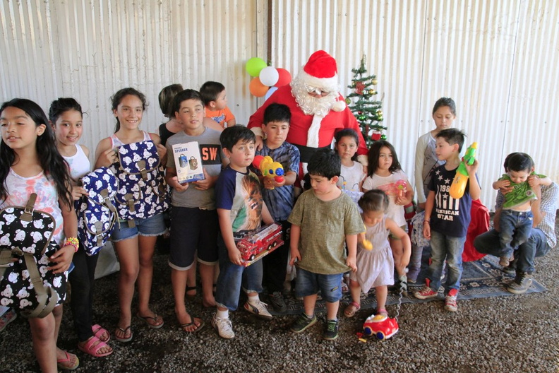 Entrega de regalos de navidad fue realizada en El Rosal y Las Trancas 22-12-2018 (90)