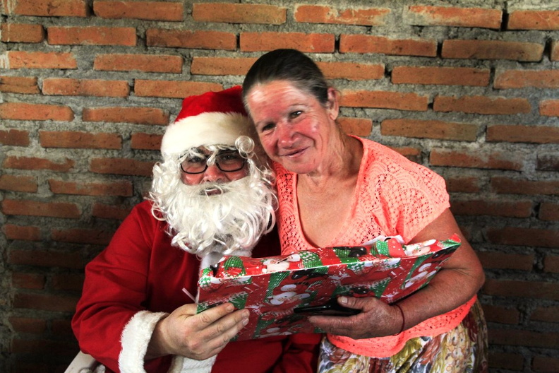 Entrega de regalos de navidad fue realizada en varios sectores de Pinto 22-12-2018 (215)